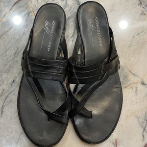 Donald J Pliner Black Leather Thong Sandal - size 10 EUC